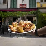 Oda ve Kahvaltı Locanda Al Cappello